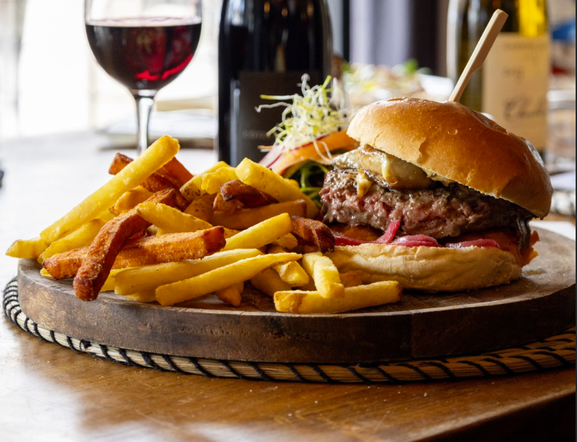 Plats généreux et savoureux au restaurant les Louves