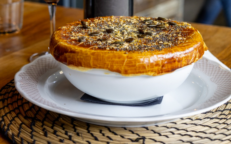 Croûte gratinée aux champignons et fromage